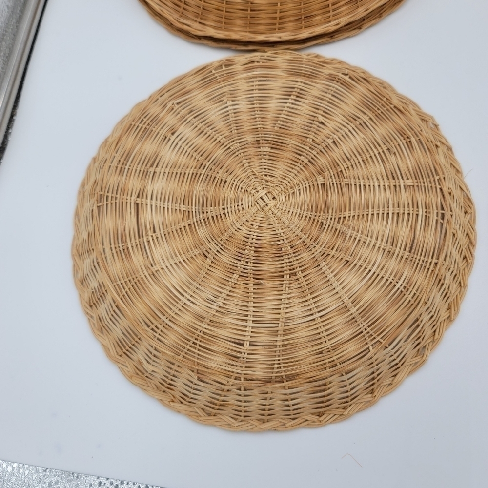 Set Of 5 Rattan Tan Plate Chargers One Size - Picture 5 of 9